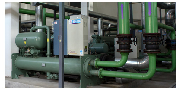 水冷螺桿冷水機組廠家完成測試,用戶安裝簡便